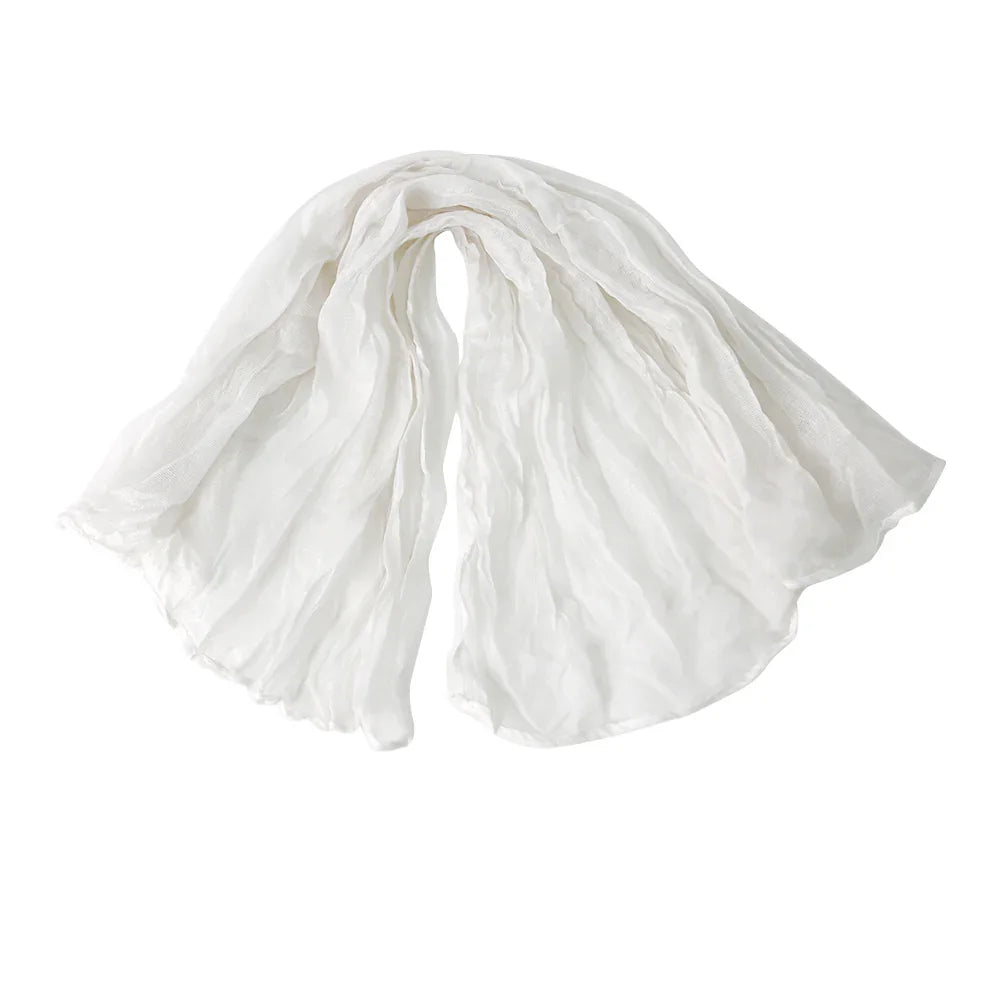 NAPKIN GAUZE: A folded white scarf-like cloth suitable for table settings, perfect for enhancing event decor at weddings, dinners, and special occasions.