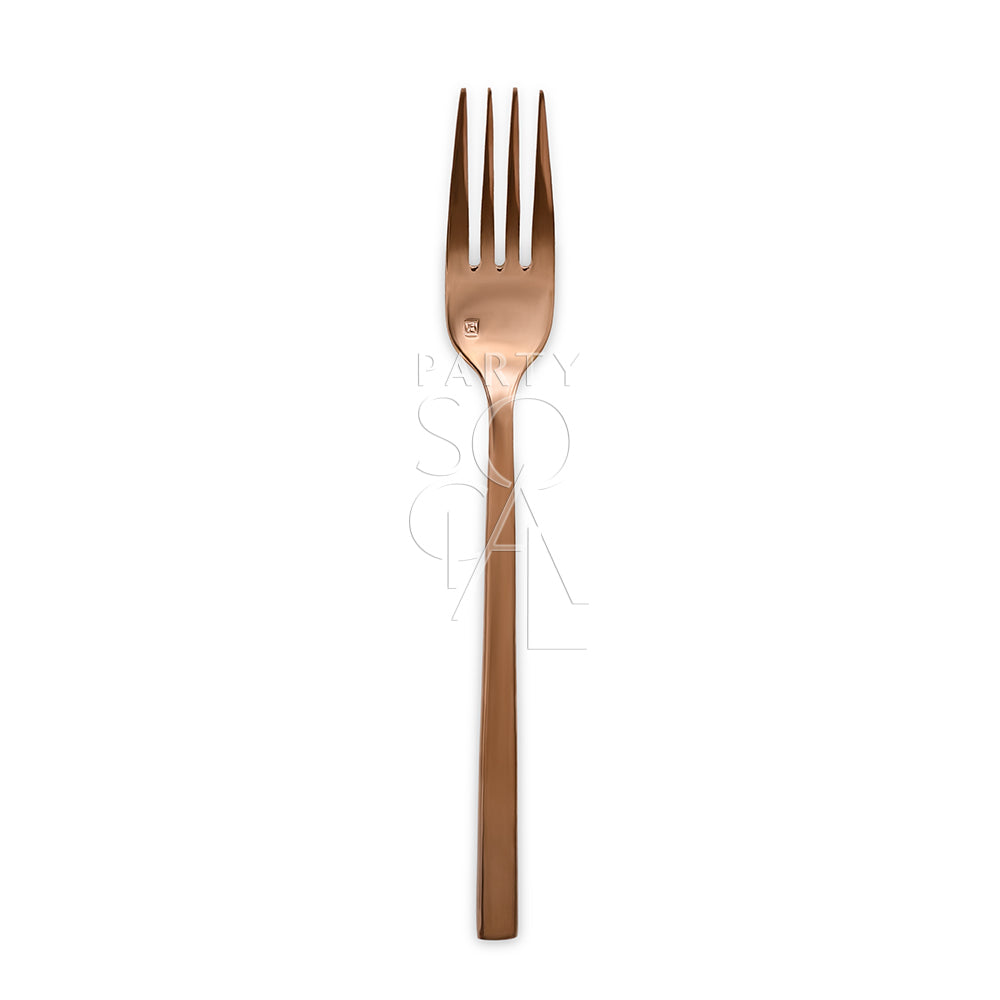 CUTLERY ROSE GOLD close-up of a fork, highlighting the elegant design of rose gold cutlery, perfect for enhancing any event&