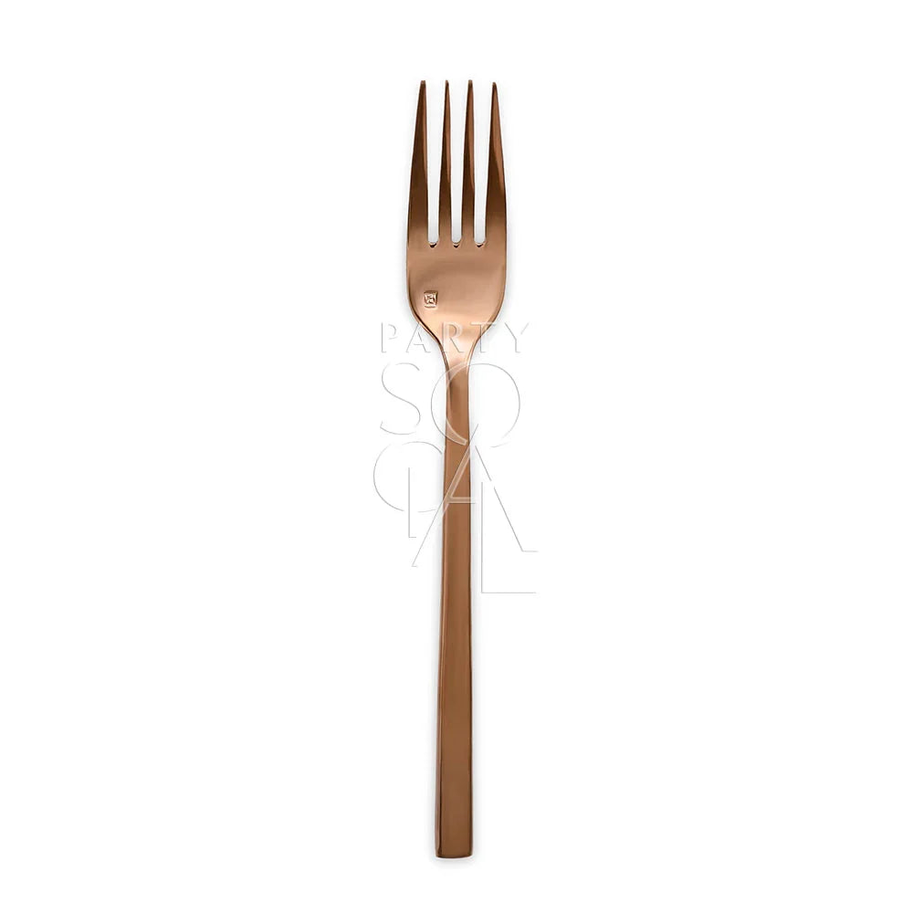CUTLERY ROSE GOLD close-up of a fork, highlighting the elegant design of rose gold cutlery, perfect for enhancing any event&