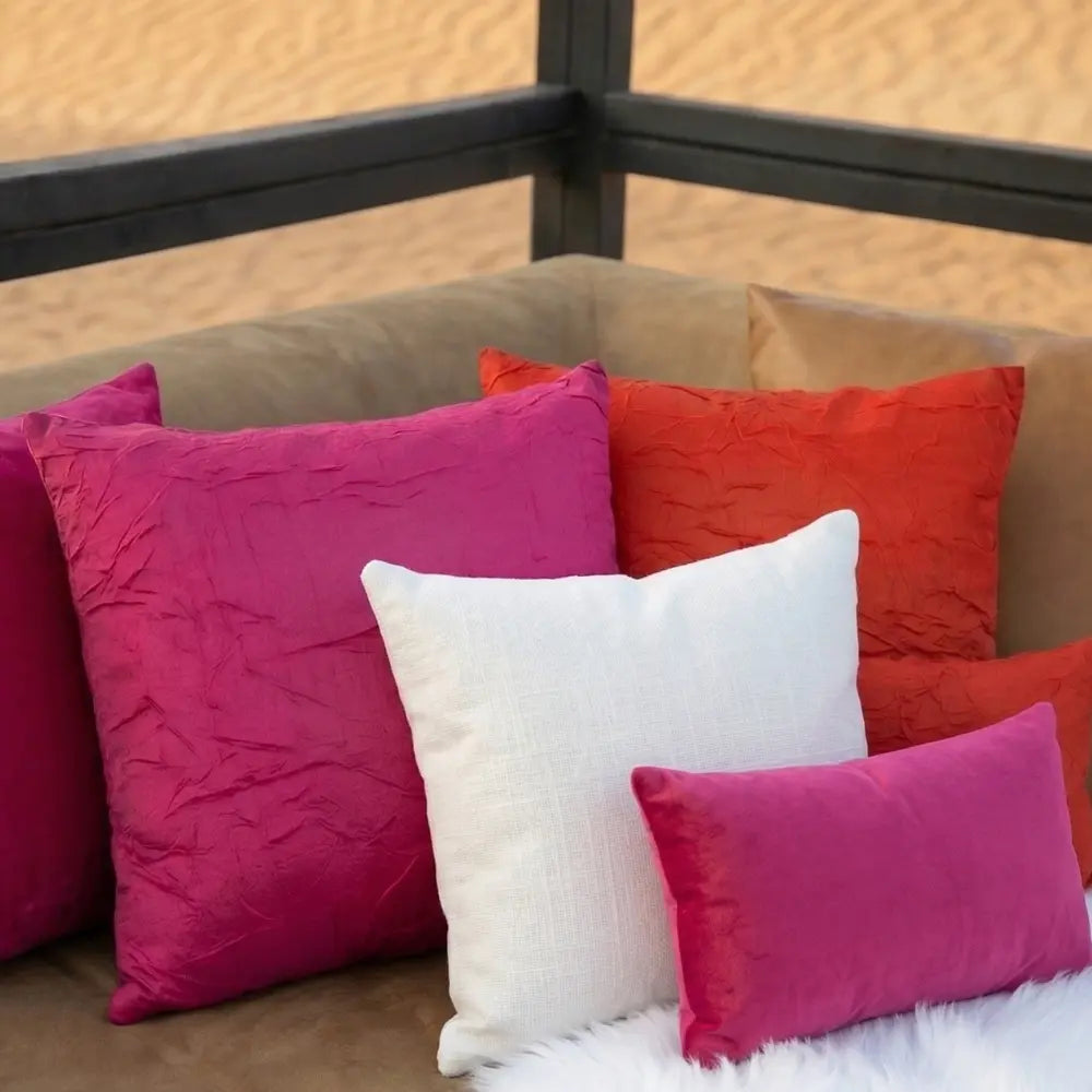 CUSHION CRINKLED DESIGN: A stylish cluster of crinkled-texture cushions on an outdoor bench, ideal for enhancing event seating with comfort and elegance.