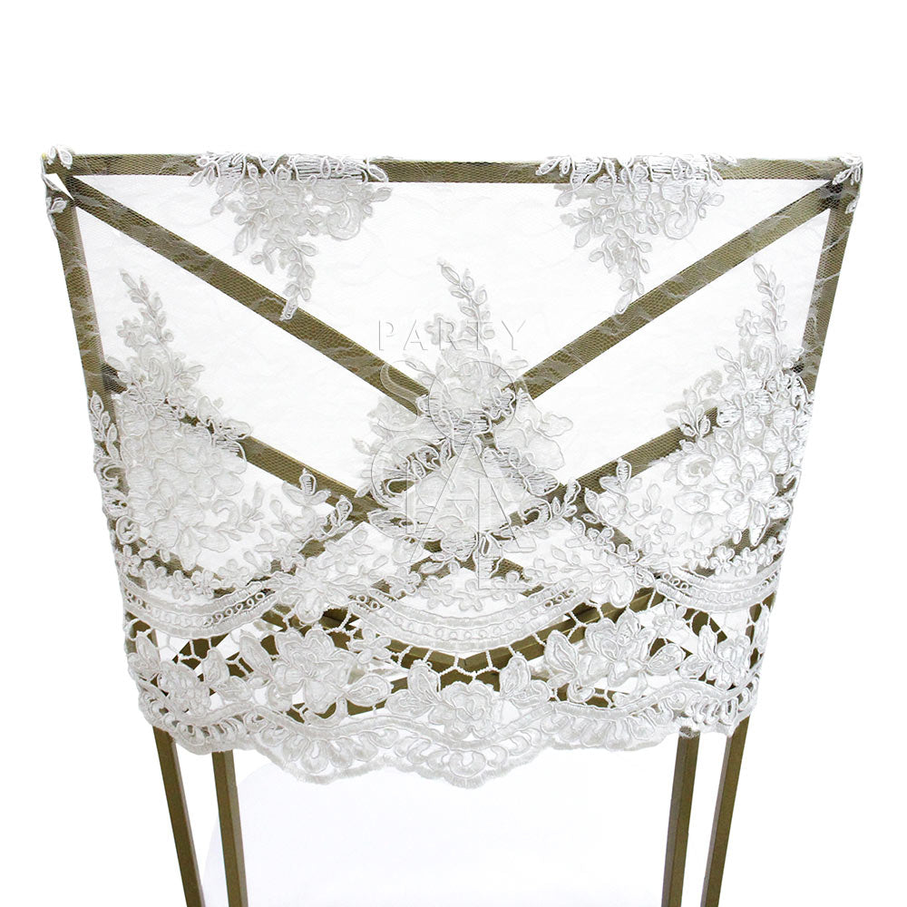 CHAIR COVER LACE CAP CHAMELEON: White lace chair cover designed for Chameleon chairs, ideal for elegant event settings. Available exclusively with Chameleon chair rental.