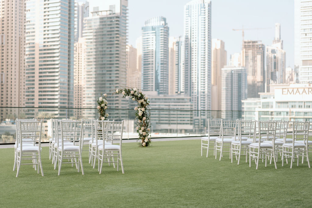 CHIAVARI CHAIR WHITE arranged for a wedding ceremony on a green lawn, showcasing its stylish design ideal for events and special occasions.