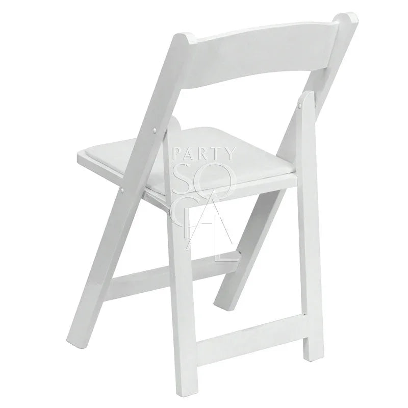 GARDEN CHAIR WHITE: A versatile white folding chair with a cushion, ideal for various events and occasions, available at Party Social.