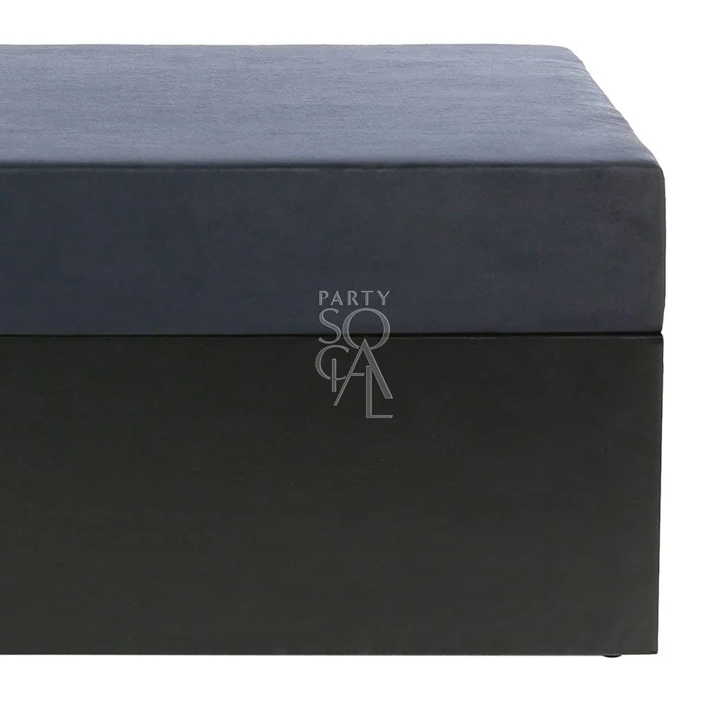 SOFA ISLAND: A modern black box-style seating with a lid, ideal for lounge areas, measuring 100cm by 100cm by 45cm.