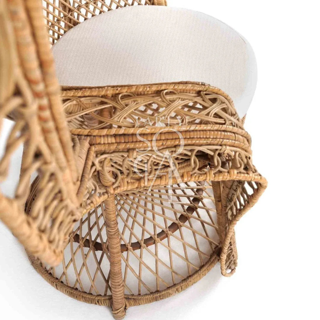 PEACOCK CHAIR: Wicker chair with white cushion, cane material, vintage style ideal for weddings and outdoor events.