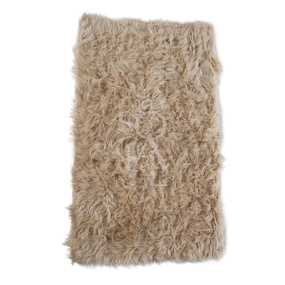 SHEEPSKIN RECTANGULAR rug suitable for decor or event props, measuring 110cm by 70cm, displayed flat on a seamless surface.