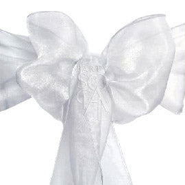 CHAIR SASH ORGANZA: White ribbon bow with wing-like design, perfect for elegantly dressing chairs at events.