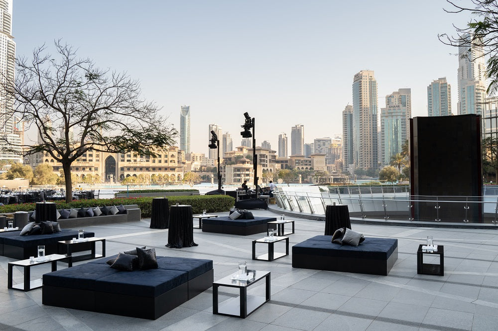 SOFA ISLAND: A modern style seating piece, ideal for outdoor lounges, featuring a sleek design. Perfect for enhancing any event space with comfort and style.