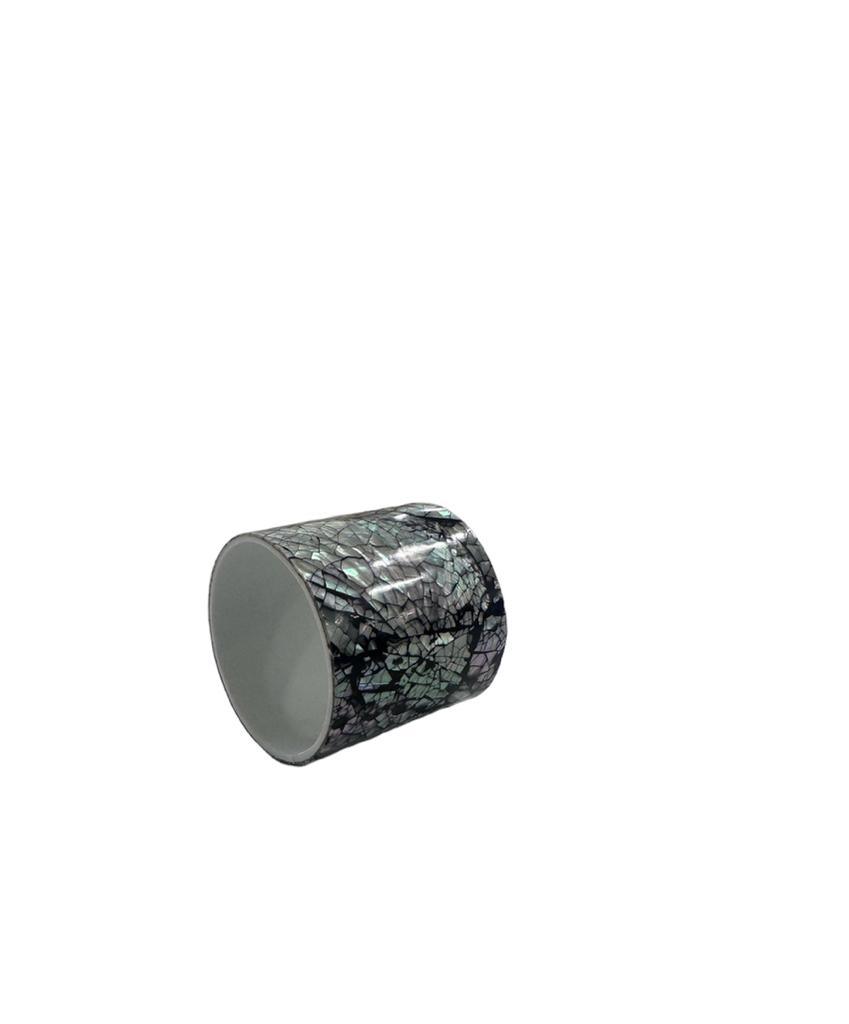 Stylish napkin rings, featuring mixed patterns, add a special touch to your dining experience. 6 per pack.