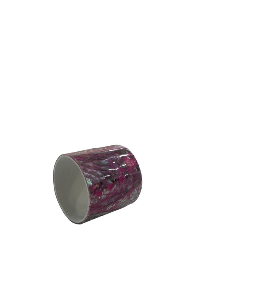 A set of 6 stylish and durable napkin rings, perfect for accessorizing your dining experience.