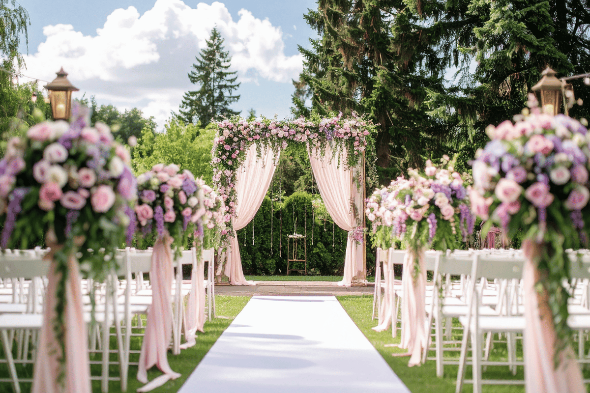 elegant-wedding-dining-table-setup-with-coordinated-tableware 