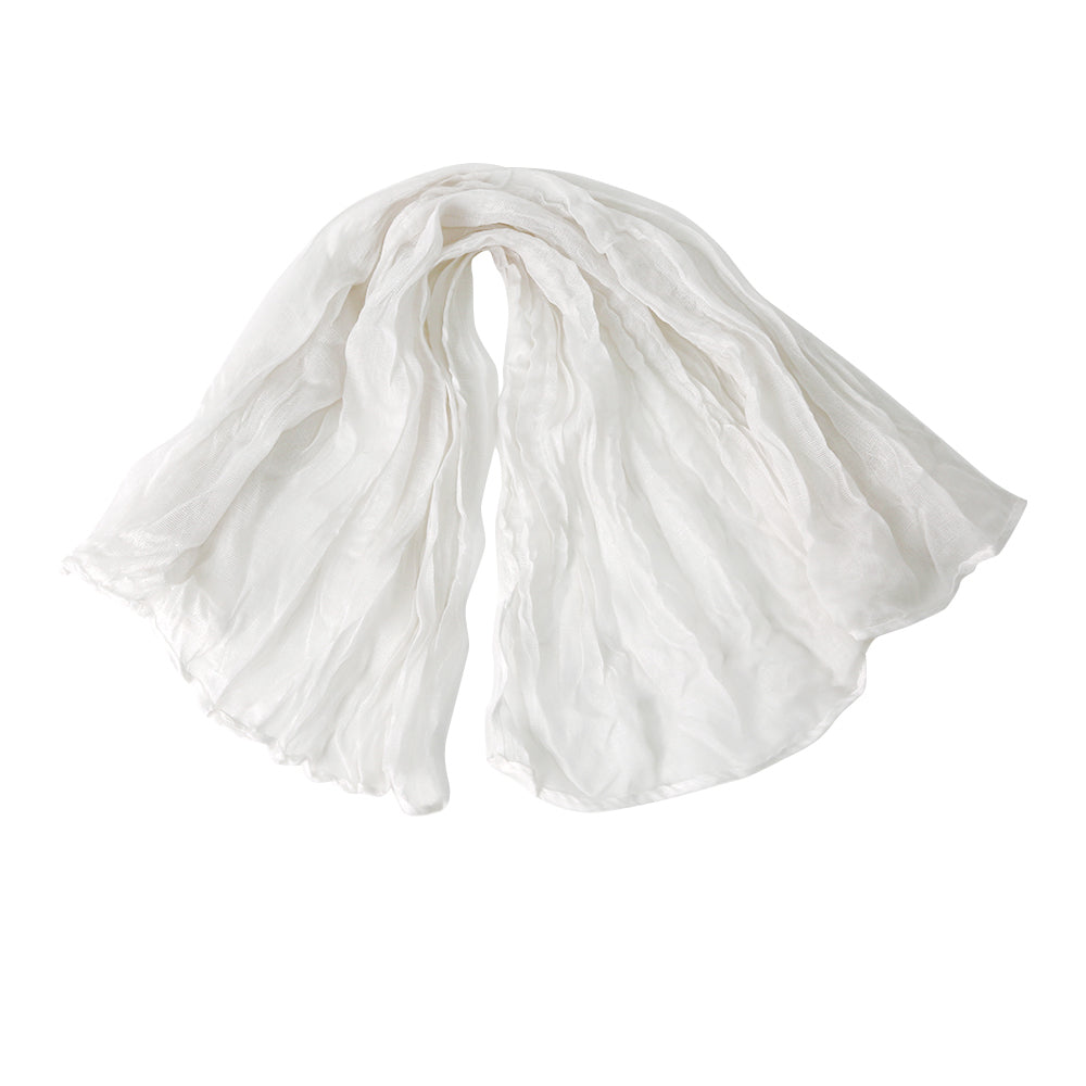 NAPKIN GAUZE: A folded white scarf-like cloth suitable for table settings, perfect for enhancing event decor at weddings, dinners, and special occasions.