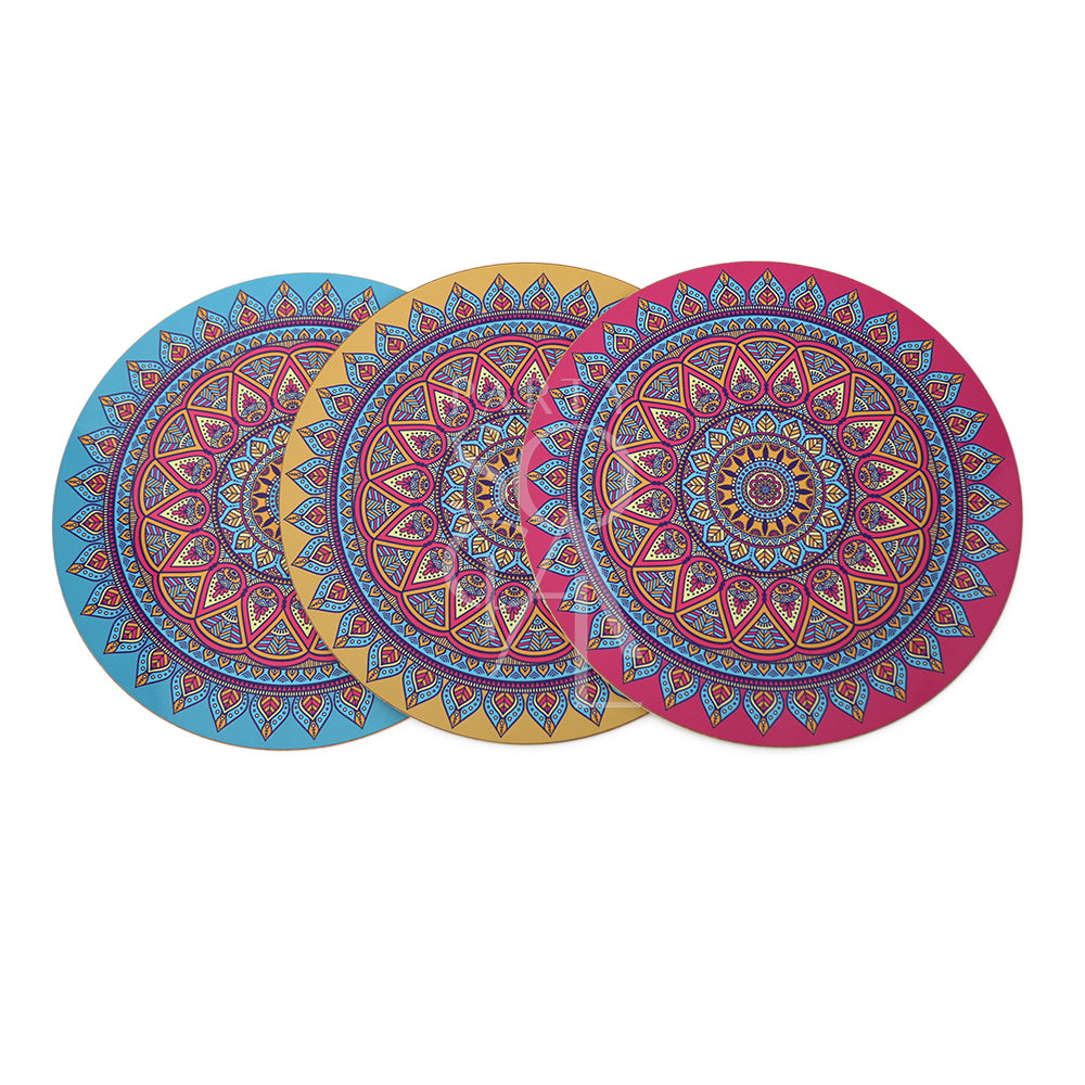 ARABESQUE WOOD PLACEMAT featuring intricate circular designs, ideal for enhancing table settings at parties and events. Made of MDF for a distinctive, elegant look.