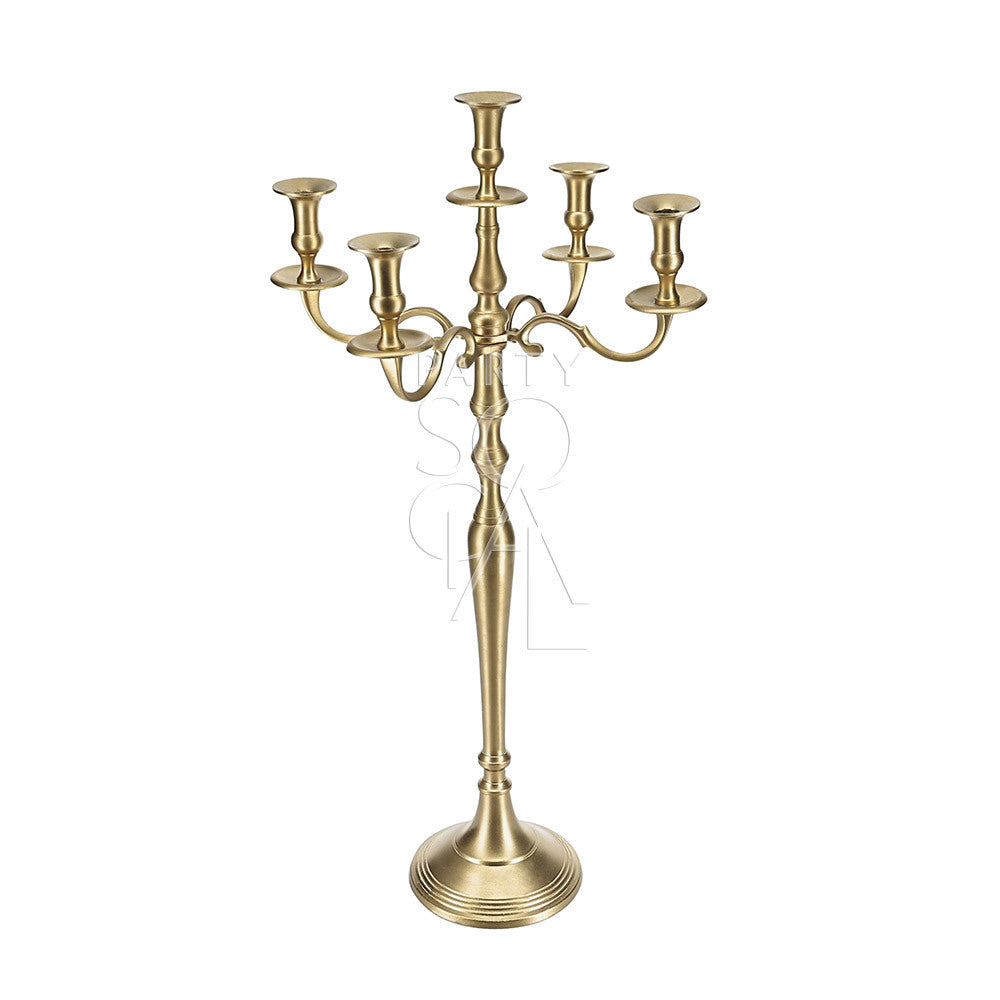 CANDELABRA: Elegant gold candelabra with multiple holders, ideal for enhancing tables or consoles at events. Candles sold separately. Dimensions: 80cm height, 25cm spacing.