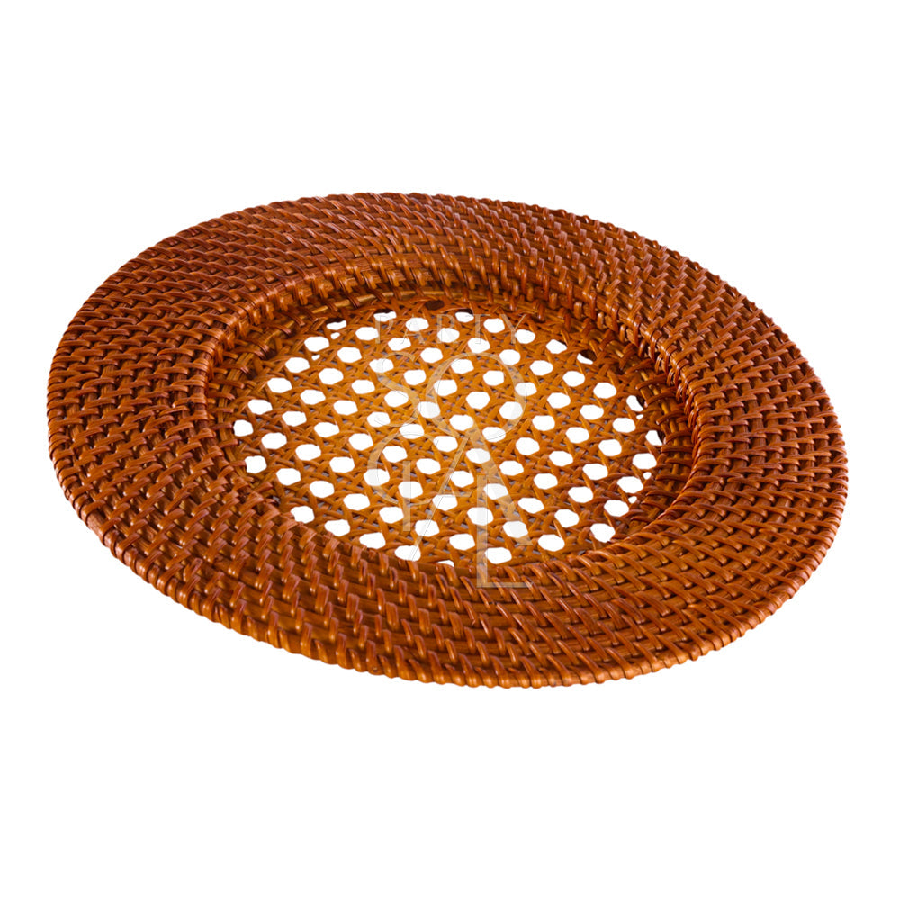 Rattan charger plate with woven design, ideal for rustic or boho-themed events by Party Social. Diameter: 32cm.