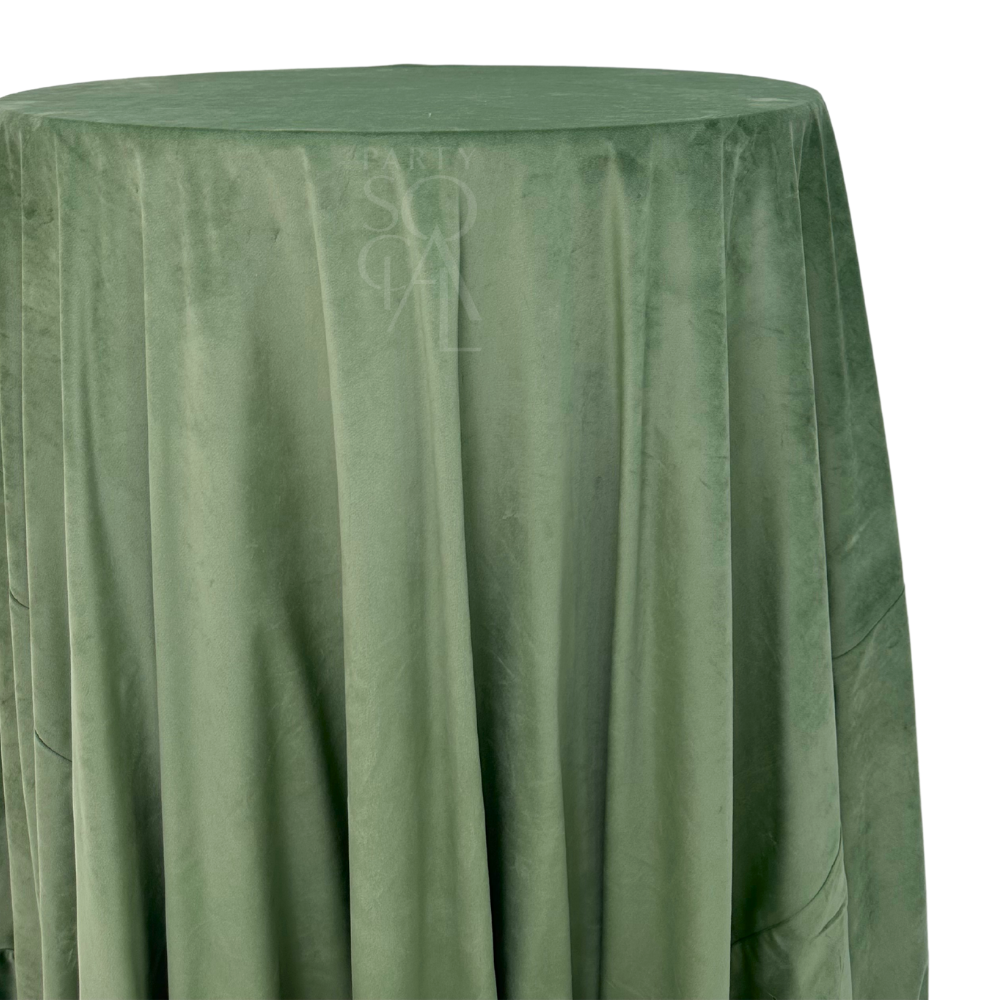 Round Tablecloth Velvet, ideal for special occasions, offers a luxurious touch to your event decor with its versatile and elegant design.
