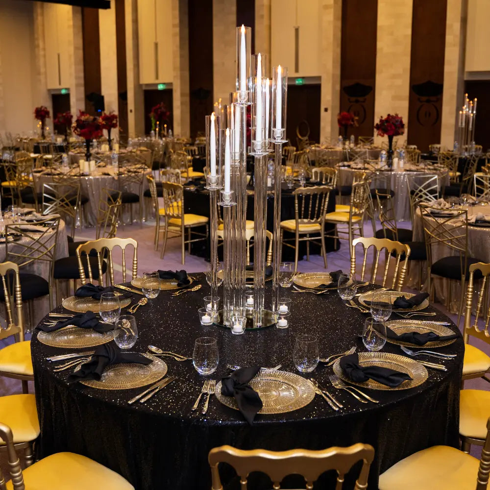ROUND TABLECLOTH SEQUIN elegantly drapes a banquet table, showcasing a subtle sparkle, enhancing event settings with a luxurious texture, perfect for celebrations.