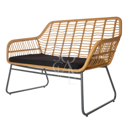 RATTAN 2-SEATER: Wicker bench with black cushions, featuring a weatherproof poly rattan and steel frame, ideal for outdoor lounging and party settings.