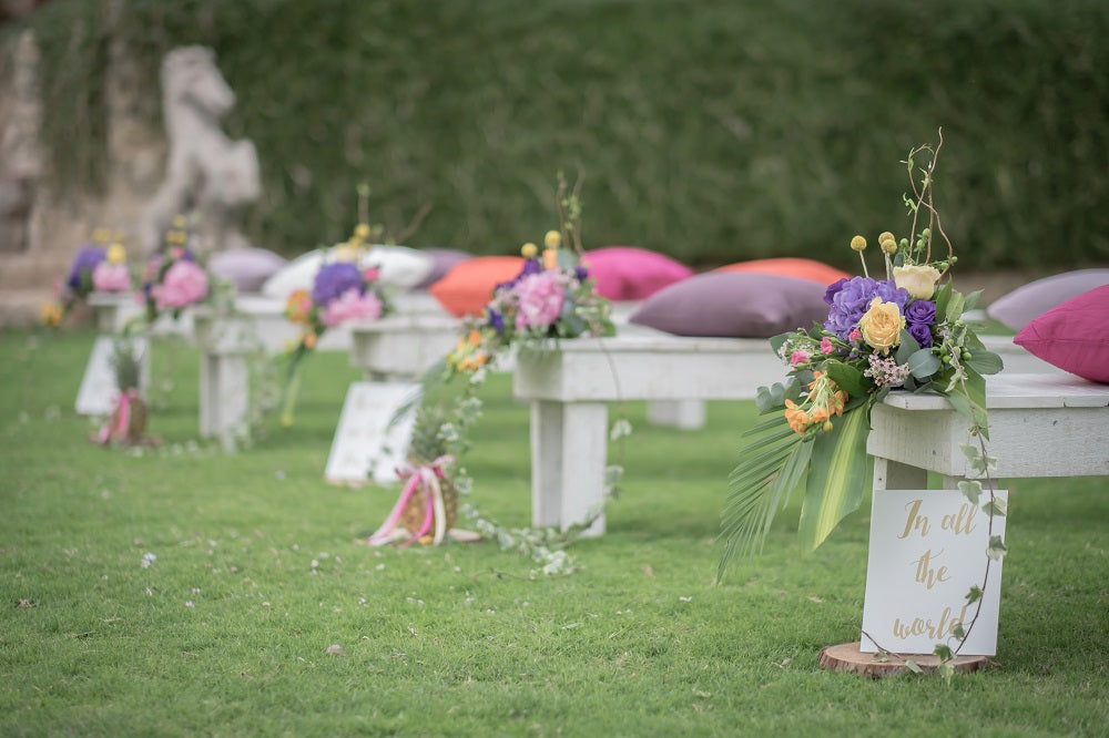 WHITE WOOD BENCH with floral arrangement, ideal for outdoor events, seating 3-4 people, part of Party Social&