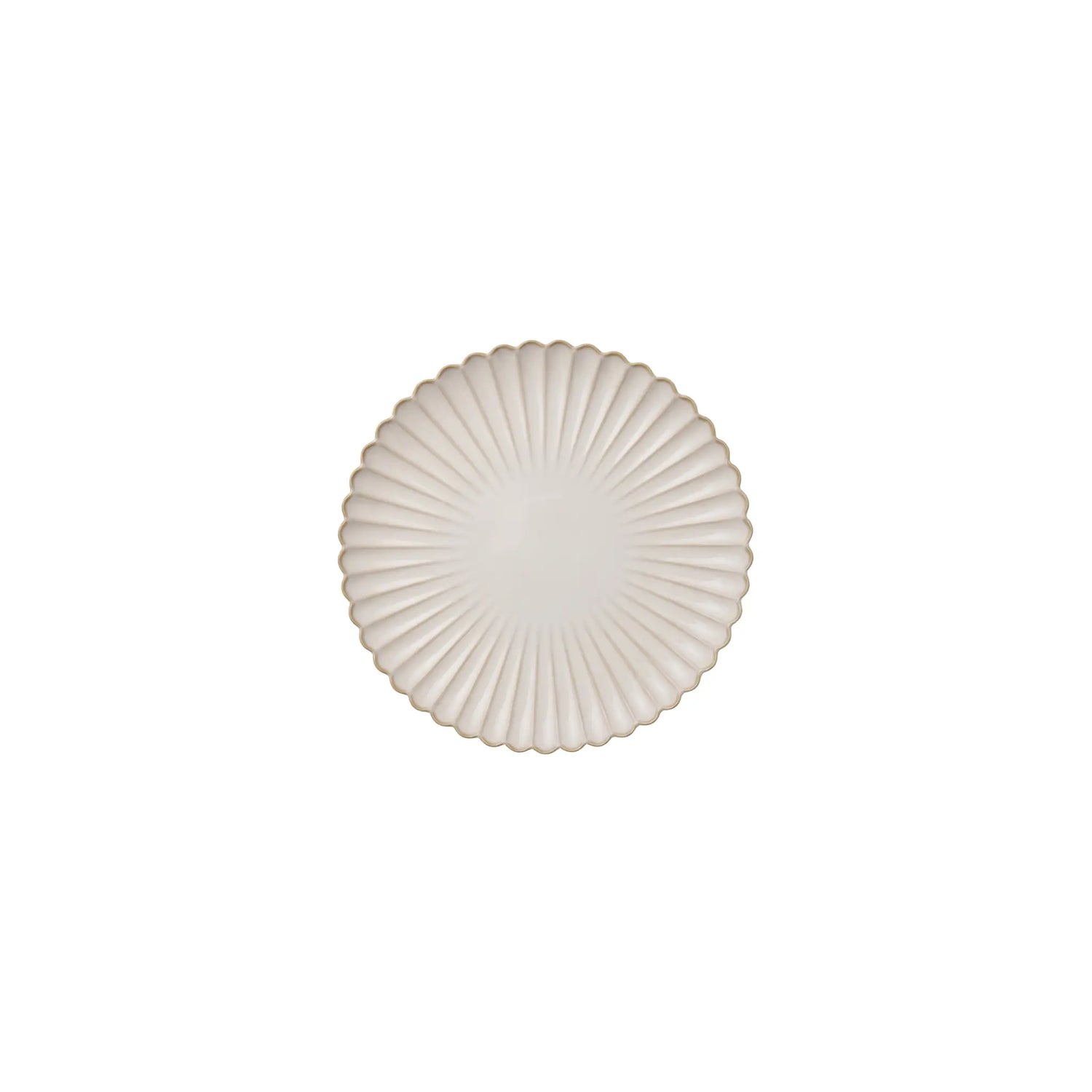 SCALLOPED LIKE PLATES: A round ceramic plate with a petal-like fluted pattern, scalloped edge, and metallic trim, perfect for elegant dining occasions.