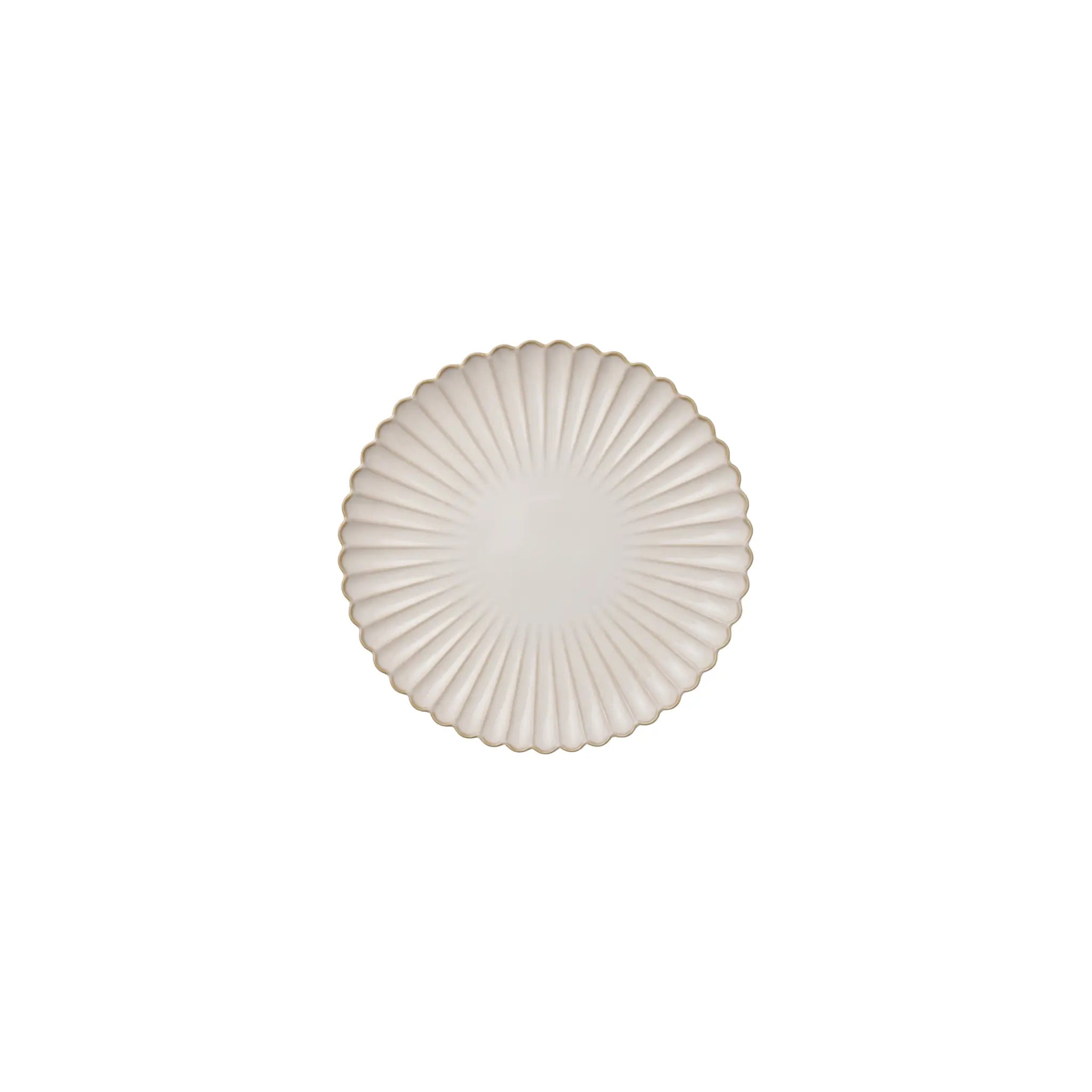 SCALLOPED LIKE PLATES: A round ceramic plate with a petal-like fluted pattern, scalloped edge, and metallic trim, perfect for elegant dining occasions.