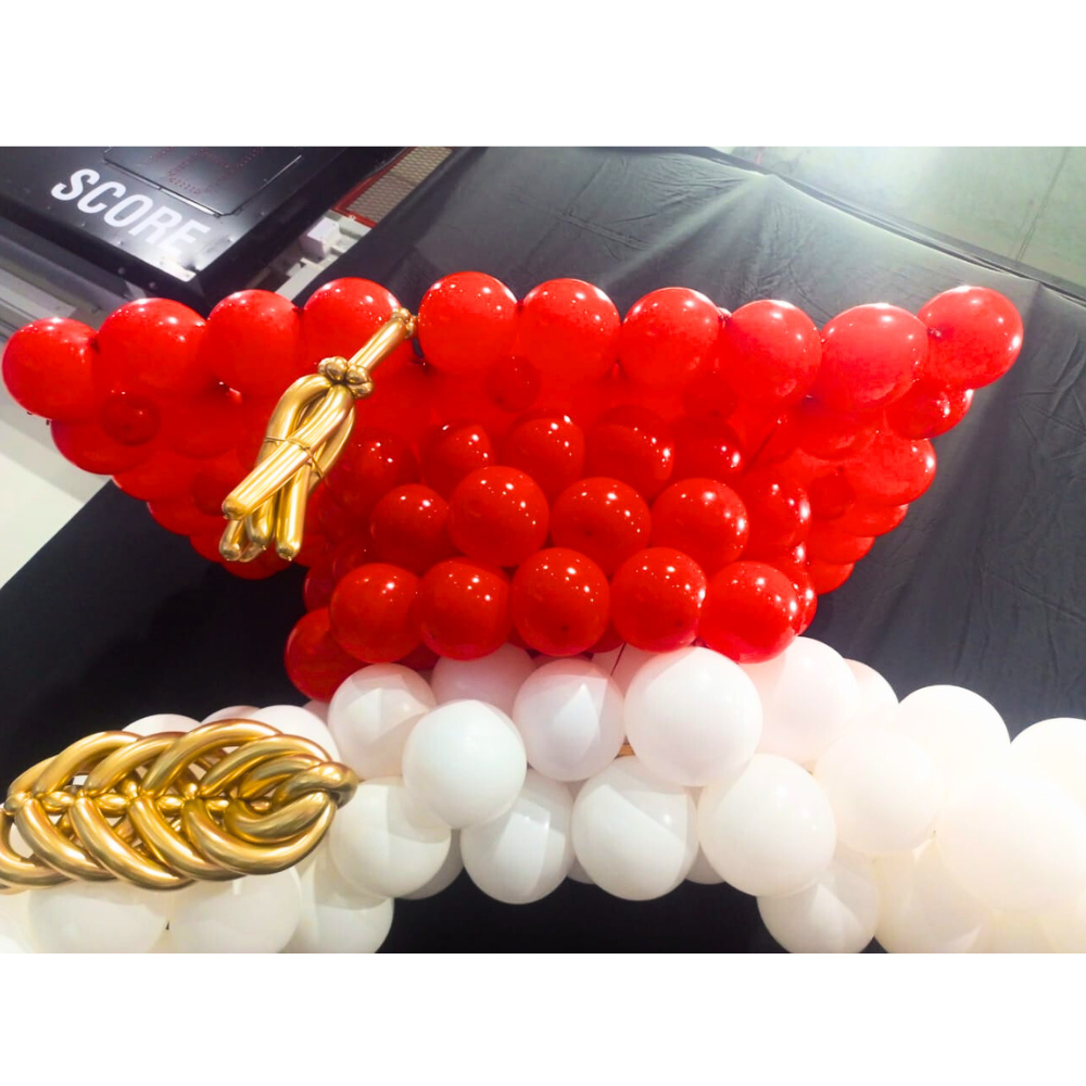 Graduation Cap Round Balloon Arch, ideal for graduation parties. Features customizable balloon colors for personalized decoration. Perfect for creating memorable event settings.