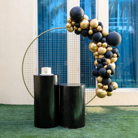 Black & Gold Backdrop featuring a striking balloon arch, perfect for enhancing party decor and creating memorable event experiences.