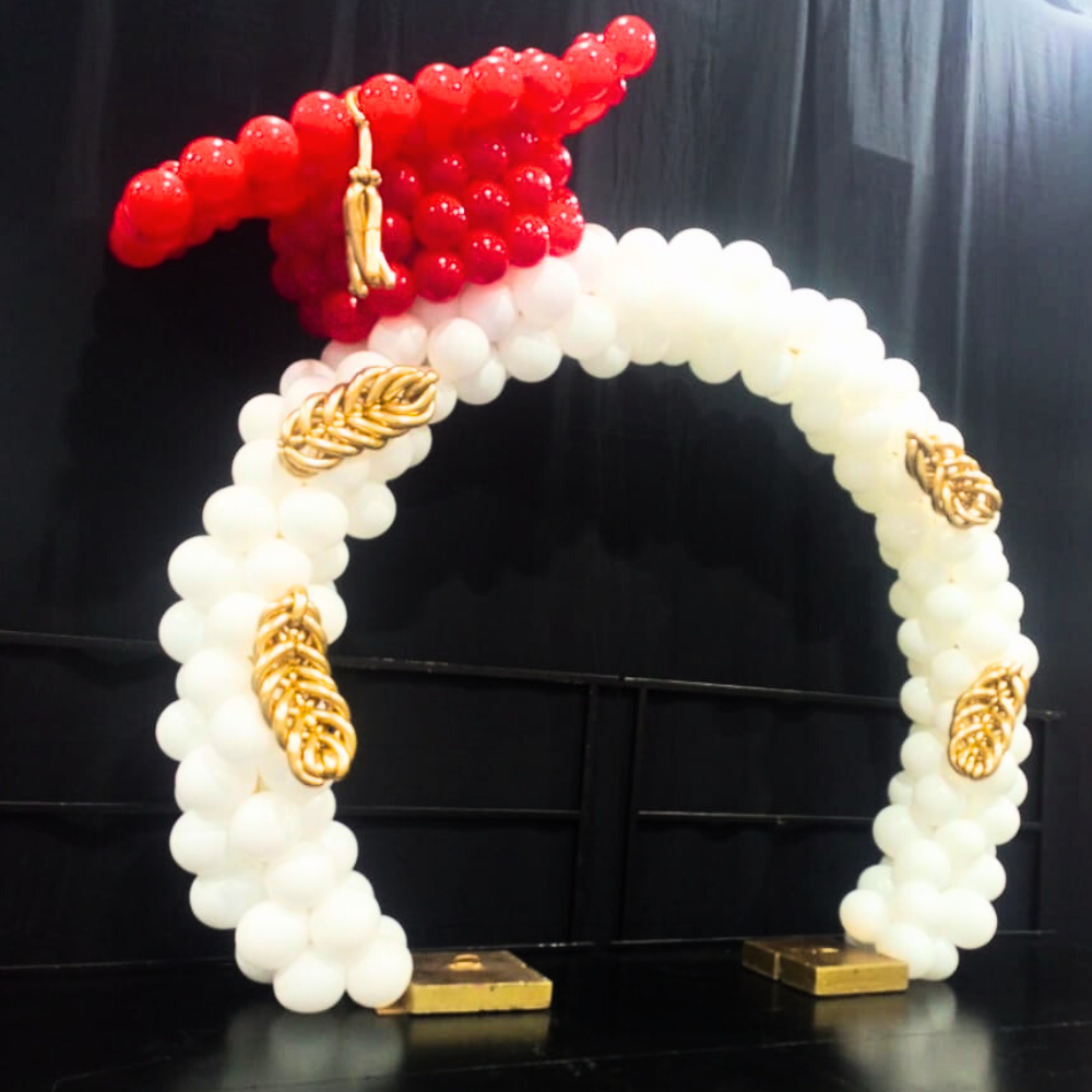 Graduation Cap Round Balloon Arch, featuring balloons shaped into a cap, perfect for graduation celebrations. Customizable colors available for party decor.