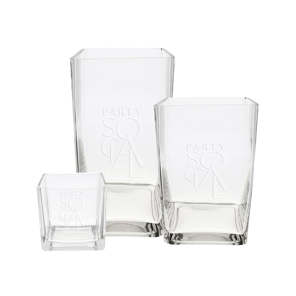 SQUARE GLASS VASES displayed in various sizes, ideal for events as elegant table accessories, suitable for flowers or candles. Perfect for enhancing any party setting.