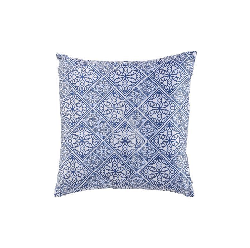 CUSHION BLUE AND WHITE MOROCCAN PRINT, showcasing a patterned satin cover perfect for event decor. Ideal for enhancing party settings with a touch of elegance.