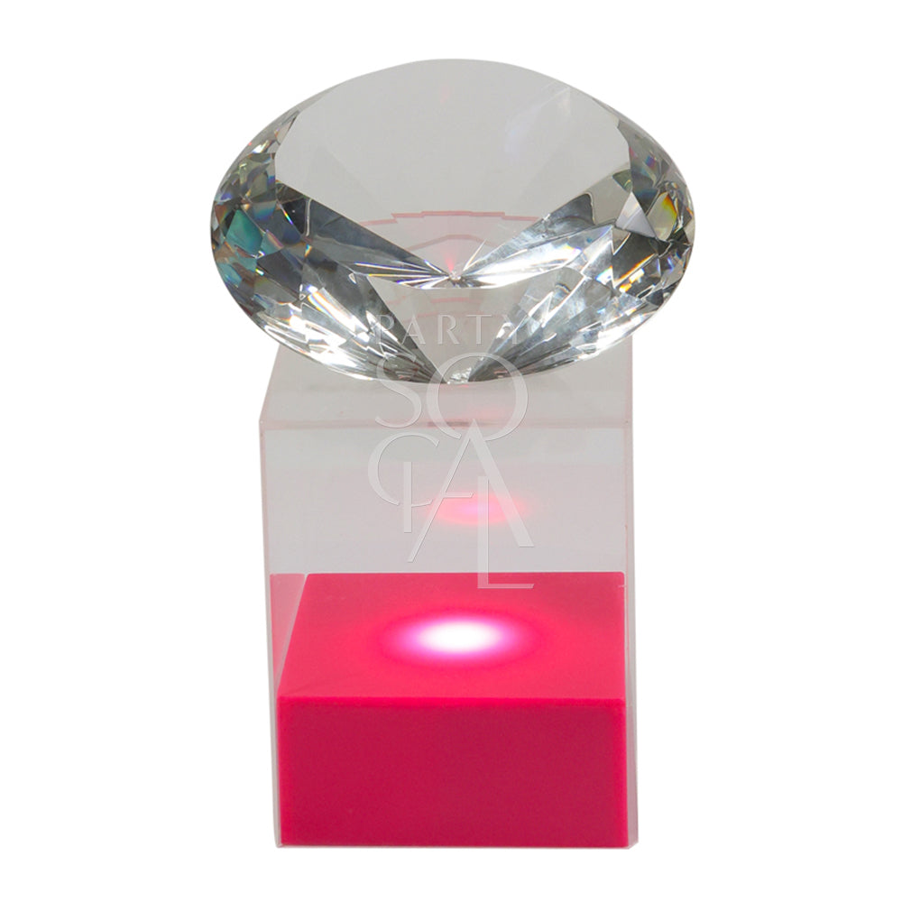 DIAMOND CENTERPIECE on a pink stand, ideal for elegant corporate event decorations, measuring 39cm in height and 14.5cm in diameter.