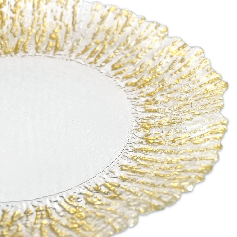 CHARGER PLATE - GOLD LEAF: Close-up of an elegant gold-veined glass charger plate, ideal for enhancing table settings at events. Diameter: 33cm.