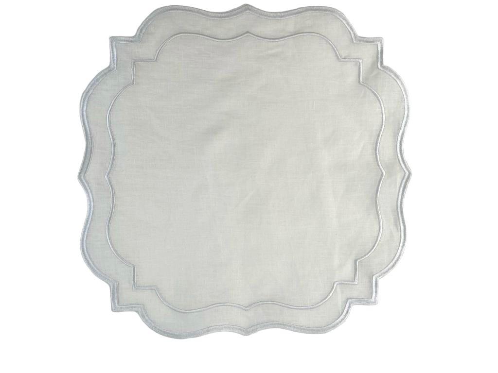 Scalloped linen napkins, a luxurious addition to your table setup. Set of 4, 38 x 38cm.
