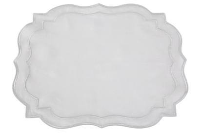 Scalloped linen placemats, set of 4, add elegance to your table setup. Made of premium flax linen, ironing is recommended for a luxurious look. 38 x 38cm.