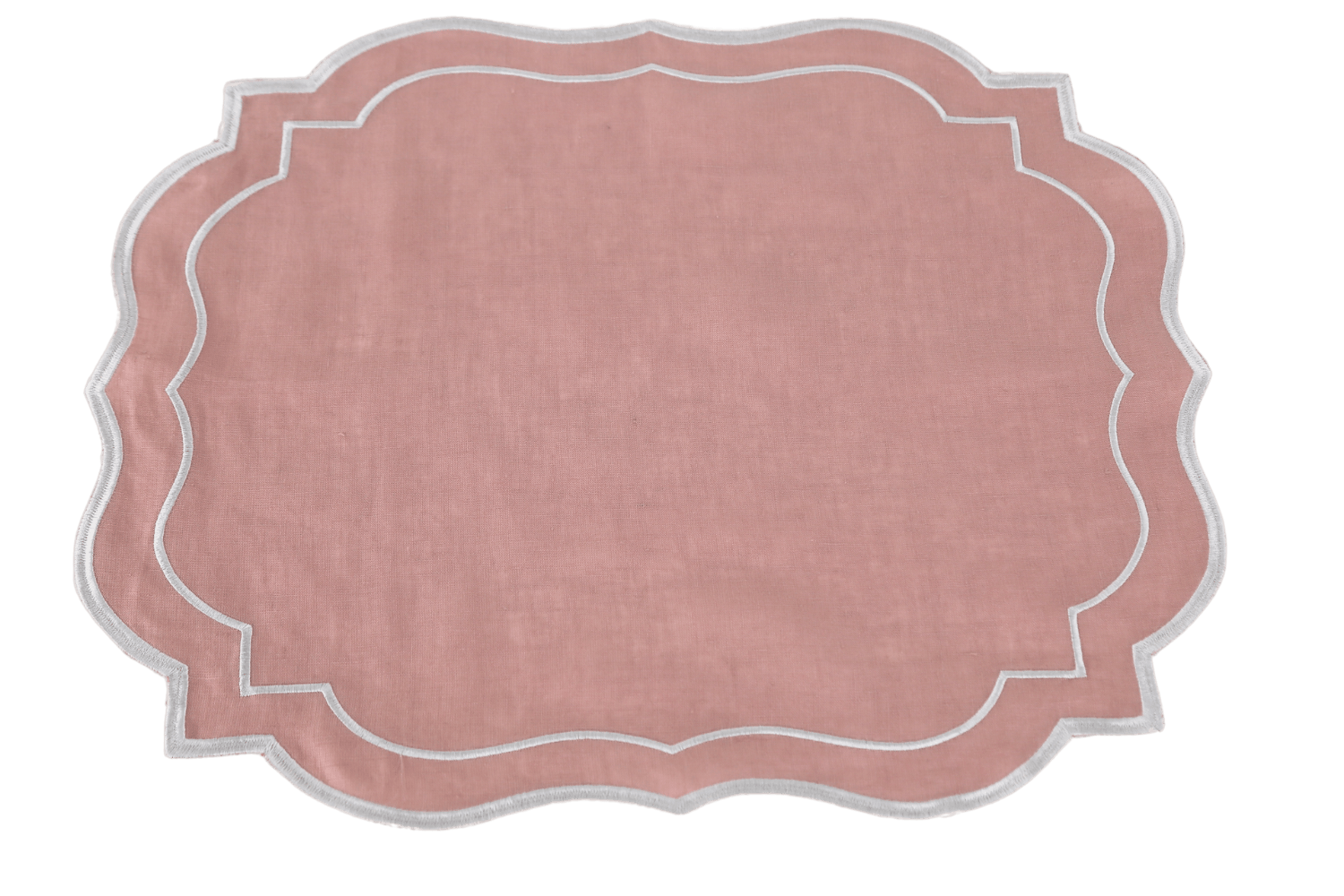 Scalloped linen placemats, set of 4, for elegant table setups. Made of premium flax linen, ironing recommended. 38 x 38cm.