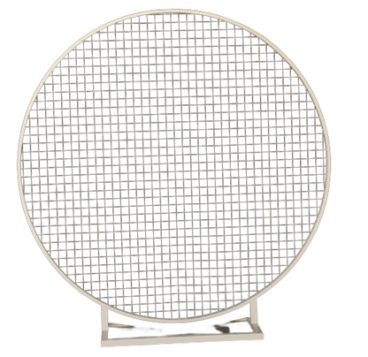 BACKDROP WHITE MESH: Circular mesh backdrop on a stand, ideal for decorating with balloons, flowers, or signage at events. Diameter: 200cm. Perfect for parties and celebrations.